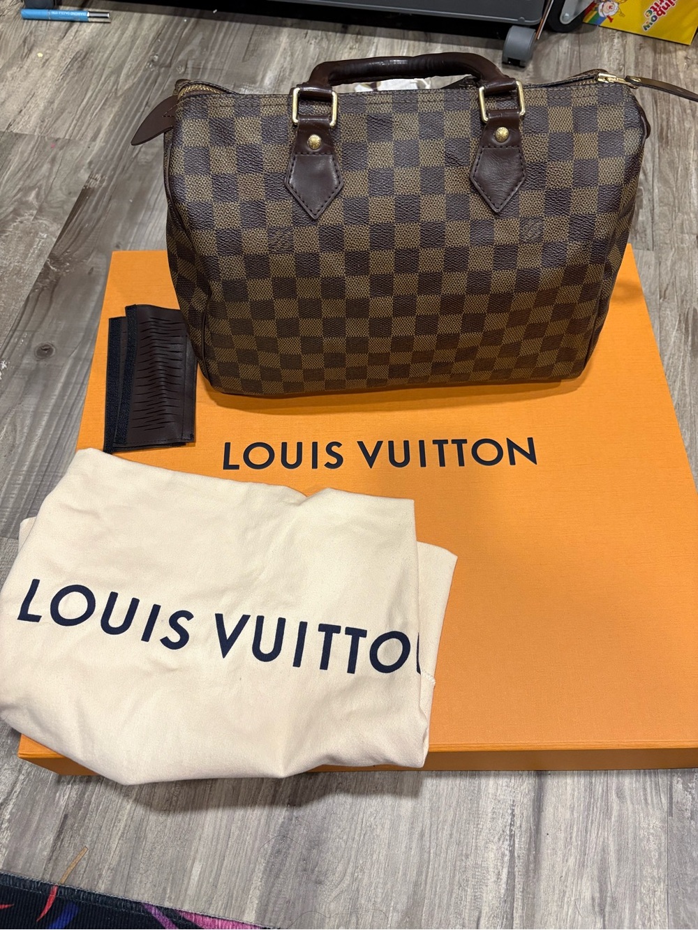 Authentic Louis Vuitton classic speedy 30 in Damier Ebene